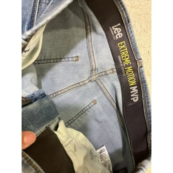 Lee Men's Extreme Motion MVP Straight Tapered Leg Jean 31x30 NWT - Picture 7 of 10